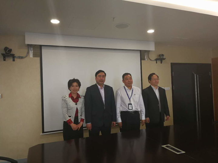 1496508852102099.jpg 5-趙振元董事長、蔣玉梅副院長與祁寧春總經(jīng)理、吳世勇副總經(jīng)理親切合影.jpg